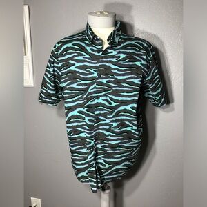 NEFF T-SHIRT Men’s Short Sleeve Animal Print 100% Cotton Full Button Front Sz XL